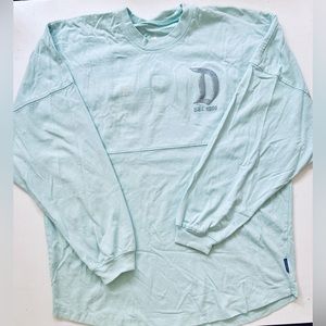 Disney spirit jersey size M (pit to pit 22.5 inches)